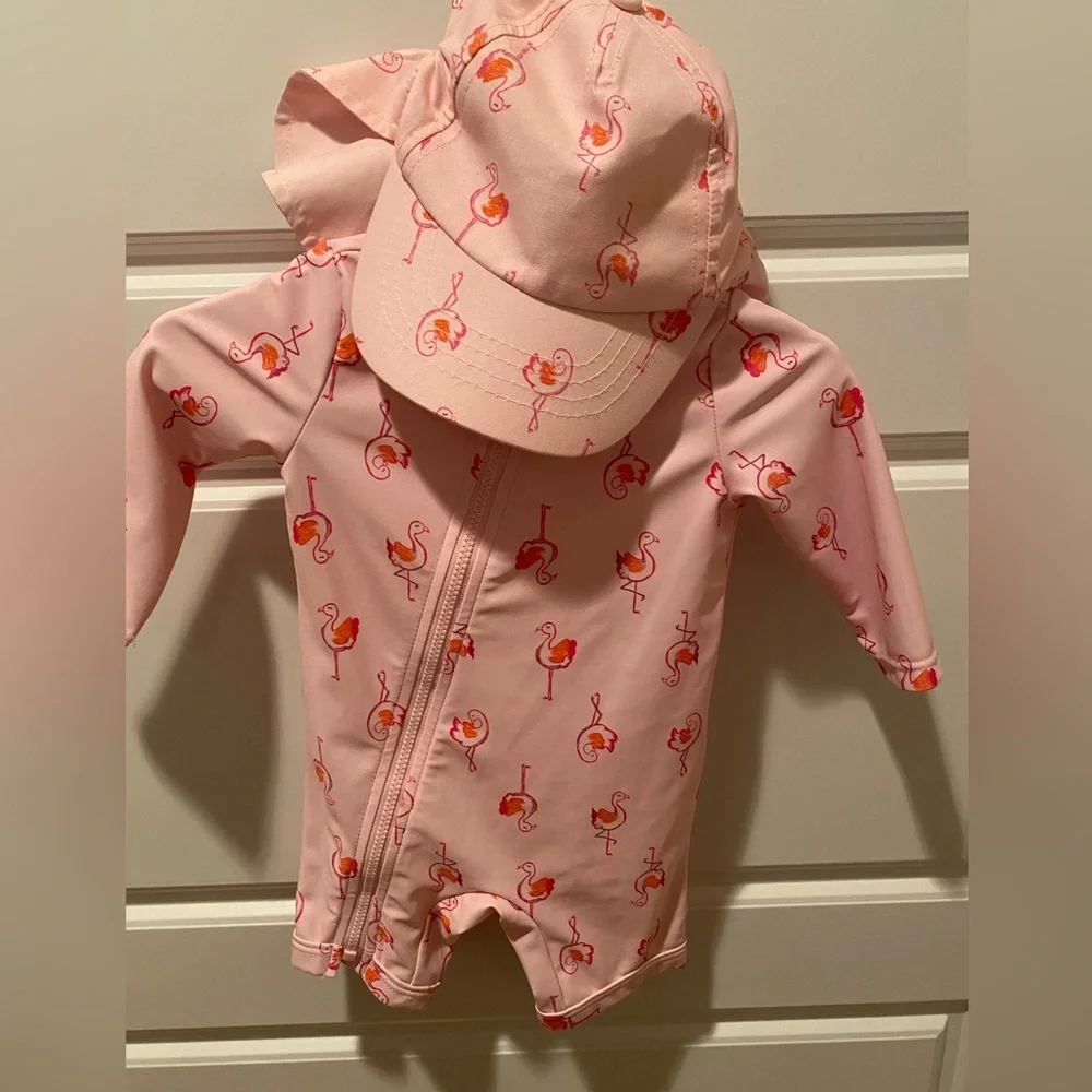 🦩Adorable Rashguard/Bathing Suit with Matching Hat🦩